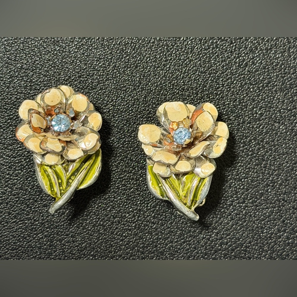 Chic Floral Crystal Earrings